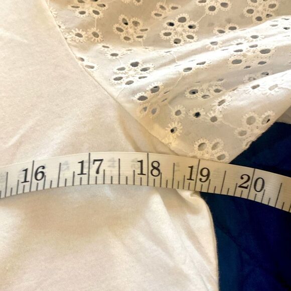 Puff eyelet sleeve loft top - Picture 4 of 7